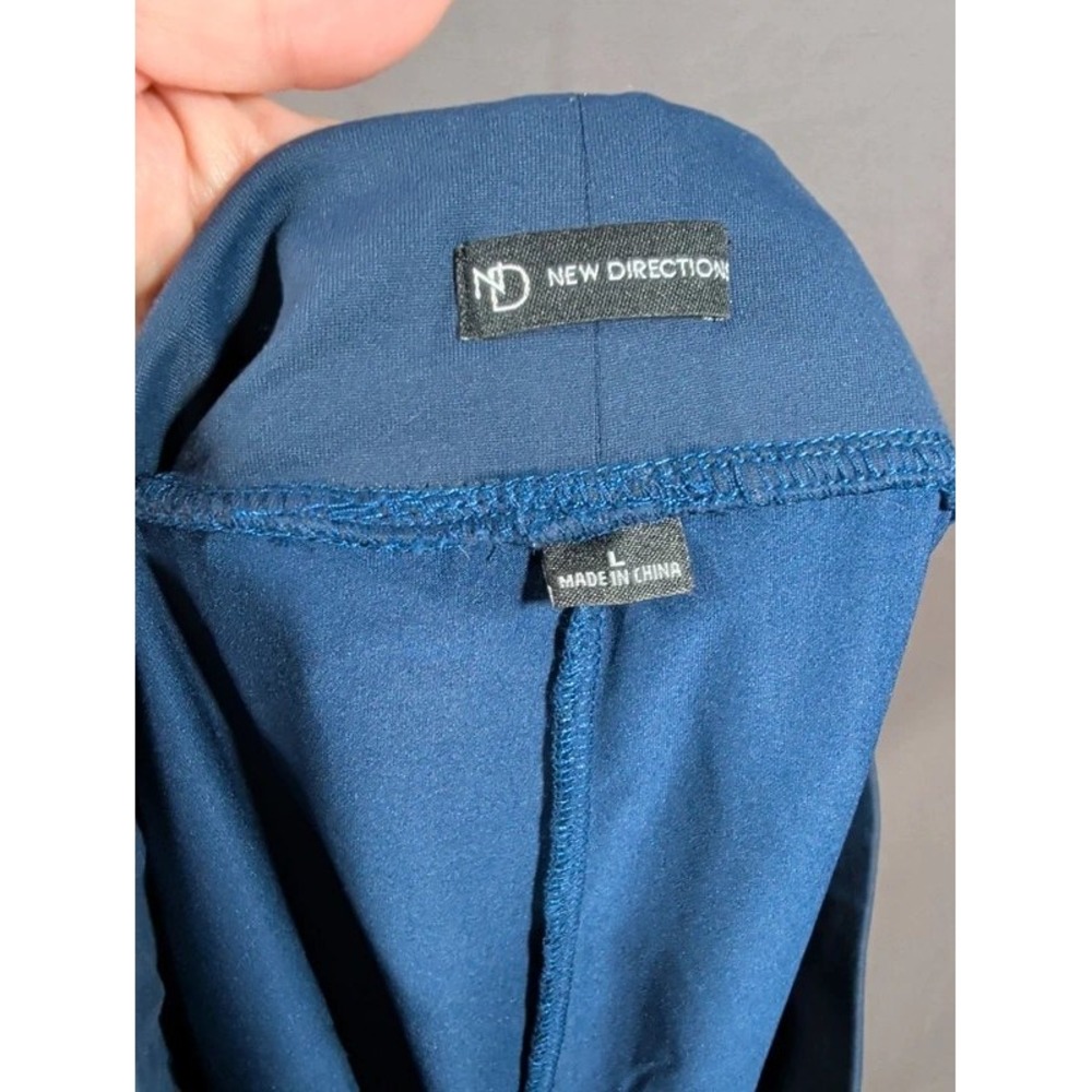 New Directions Large Navy Athletic Skort Built In Shorts Pockets Curved Hem - Picture 2 of 6